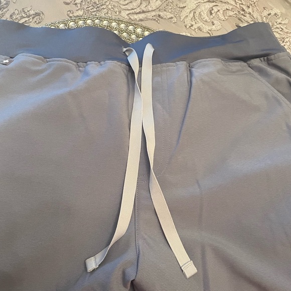 HEATHER DENIM High waisted Jogger 2.0 size L and Casma top size XL - Picture 3 of 3